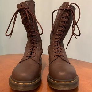 Dr Martens 1B99 14 Eye Zip Boots